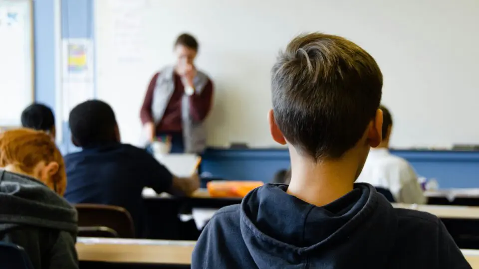 Uma nova lei italiana prevê medidas para prevenir a violência contra professores e diretores de escolas.