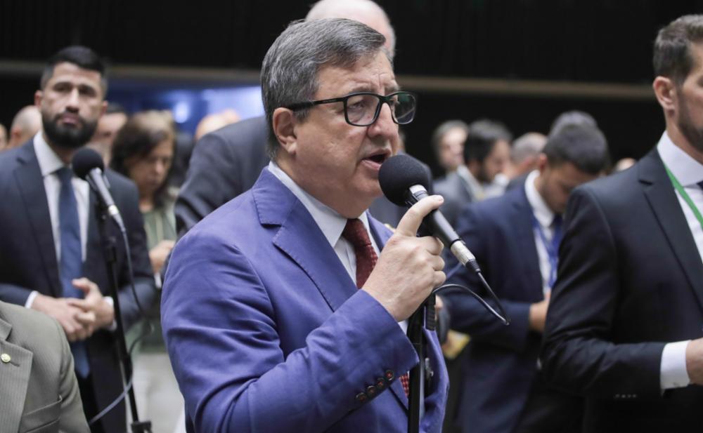 Relator da LDO reage à decisão de Dino que limitou “emendas pix”