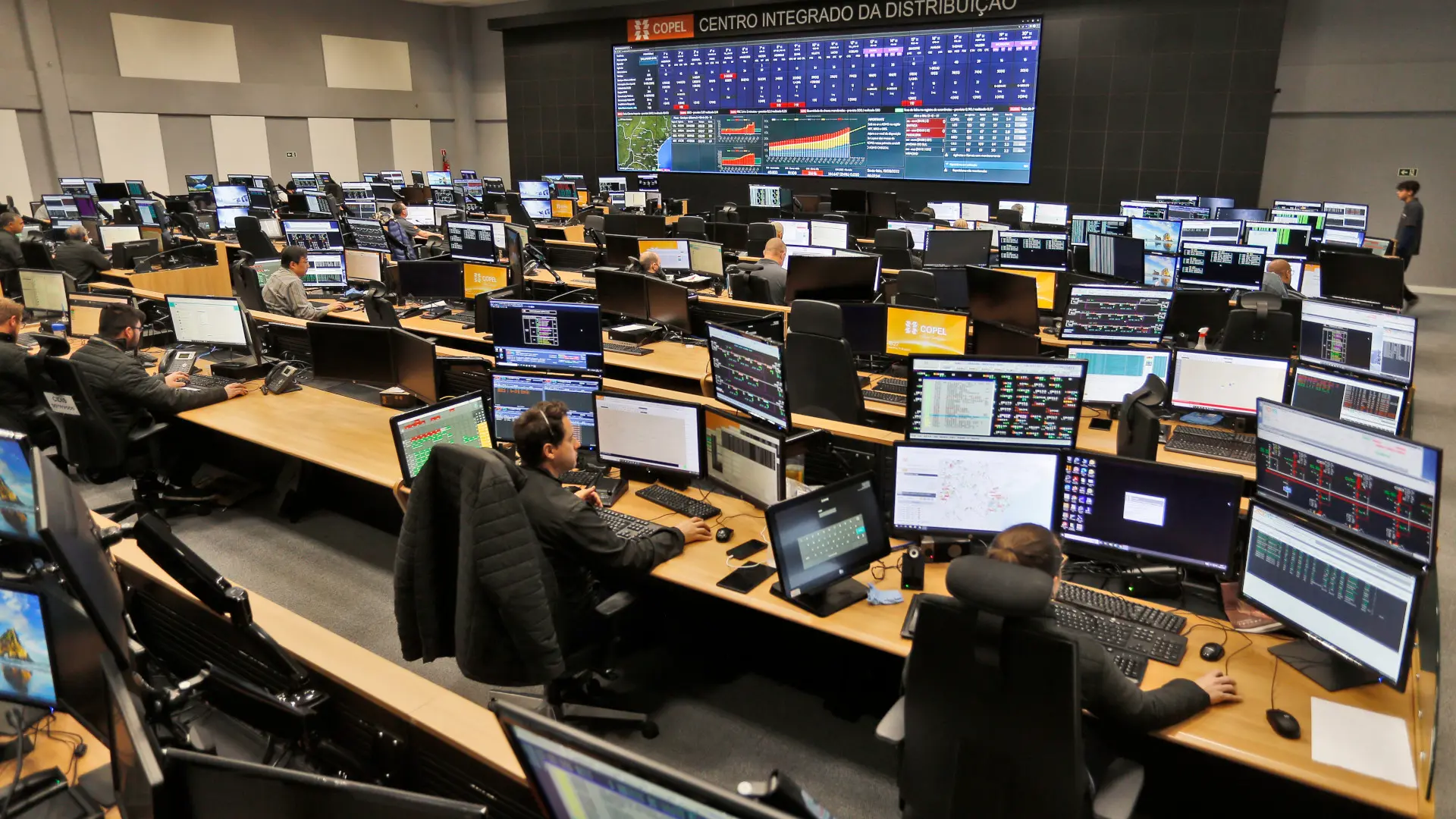 A Copel criou um plano de investimento recorde para 2024, no valor de R$ 2,1 bilhões em distribuição de energia por todo o estado