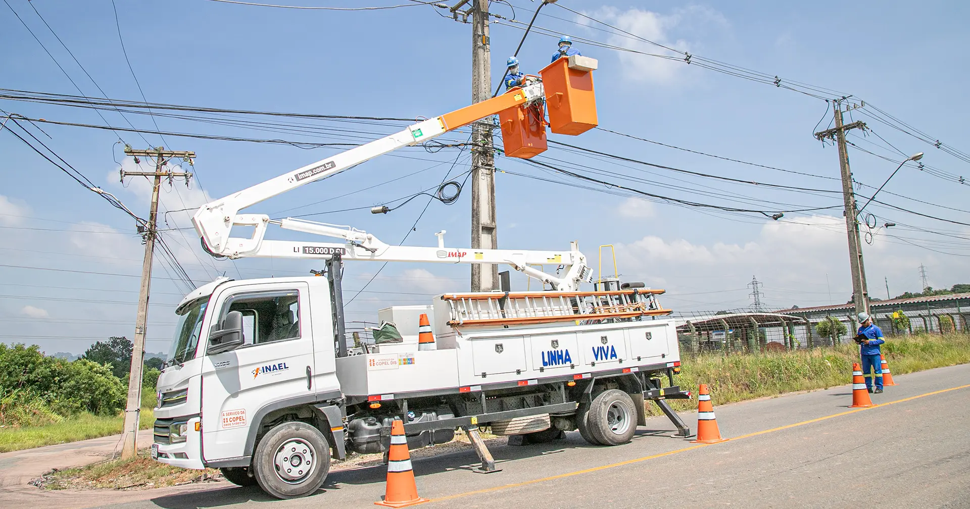 Além de mais liberdade para contratar, a Copel está capacitando novos profissionais com a criação do curso de formação básica de eletricista de distribuição em centros de treinamentos