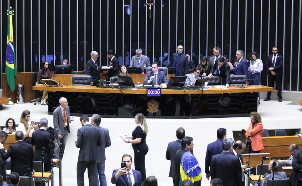 Congresso Nacional em sessão nesta terça-feira (28)