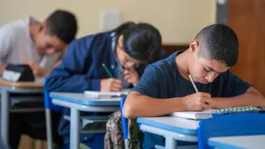 Projeto de gestão compatilhada com a iniciativa privada será objeto de consulta em 200 escolas em 110 cidades do Paraná.