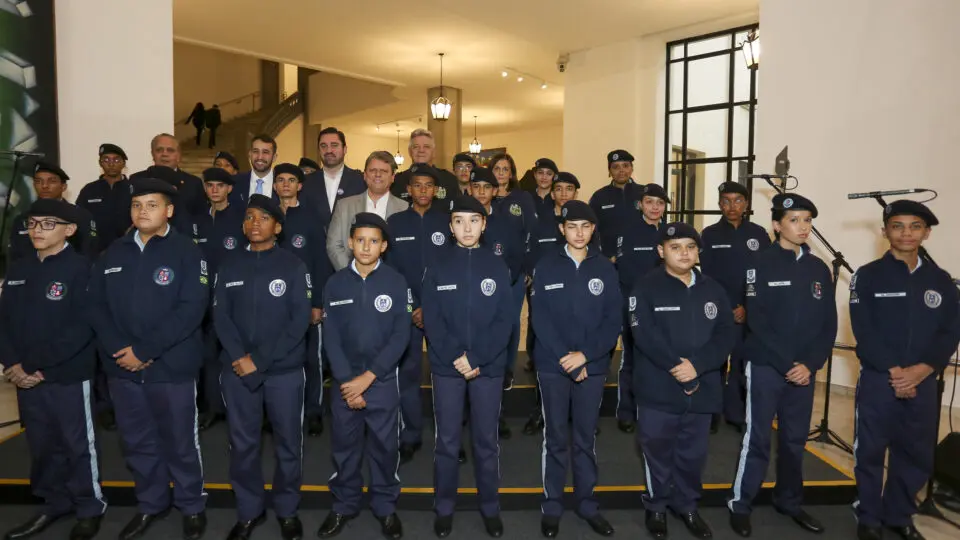 Tarcísio de Freitas (Republicanos) sancionou no dia 27 de maio o programa das escolas cívico-militares no estado de São Paulo.