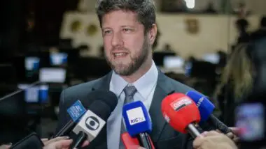 "Entendemos que há muitos defeitos nesse projeto, do jeito que chegou à Alep", disse o líder da oposição, deputado Requião Filho (PT).