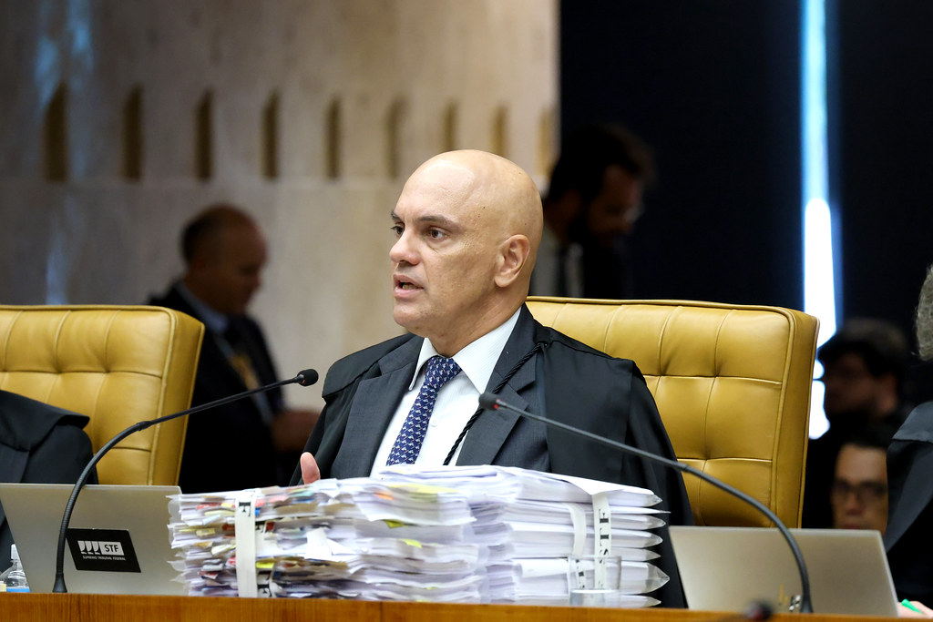 Moraes abre inquérito e PF intima ex-assessor do TSE após vazamento de mensagens