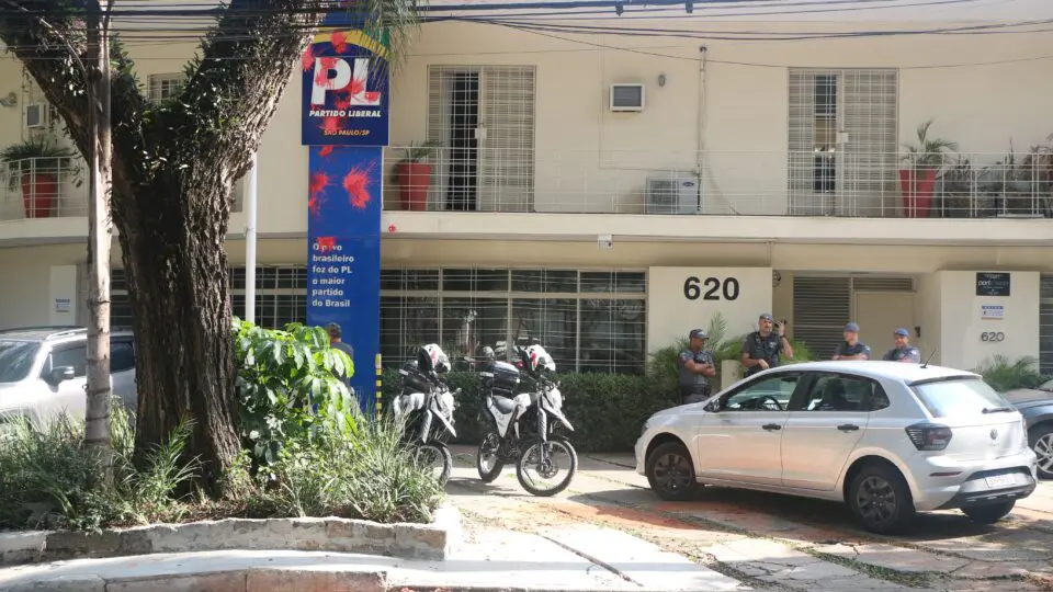 Sede do Partido Liberal (PL), em São Paulo, foi alvo de atos de vandalismo