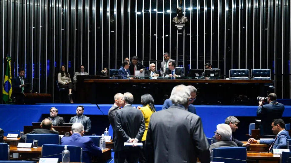 Senado aprova texto-base do Mover sem “taxa das blusinhas”