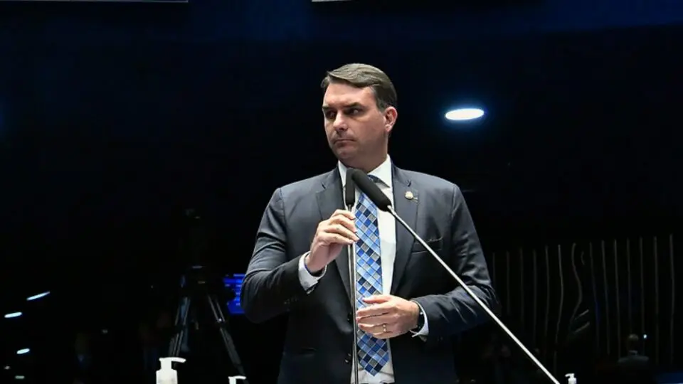 Flávio Bolsonaro, autor da PEC das praias