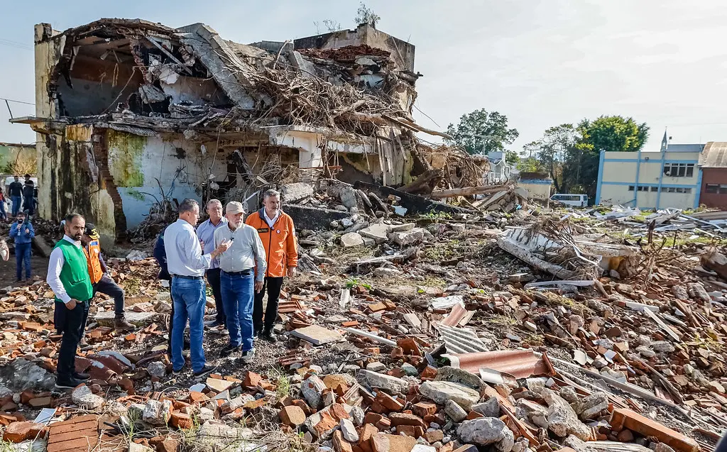 Lula anuncia MP para evitar demissões no RS
