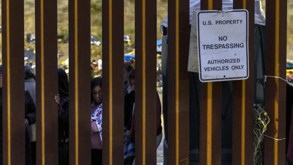 Nos EUA, estudo revela mais de 2 milhões de imigrantes cadastrados ilegalmente para votar