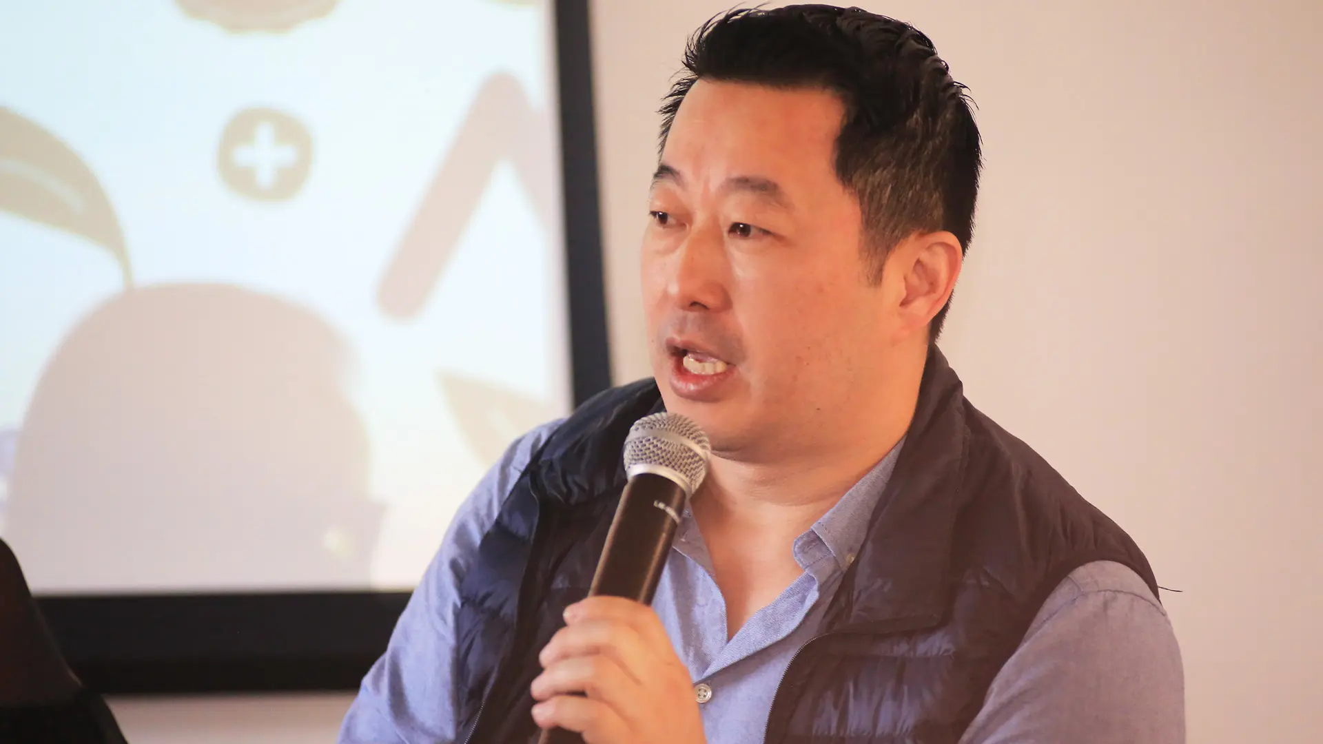 Segundo Luciano Koiti Abe, Shopping Curitiba adotou o processo de compostagem orgânica há menos de um mês. O local produz, em média, 60 toneladas de resíduos por mês