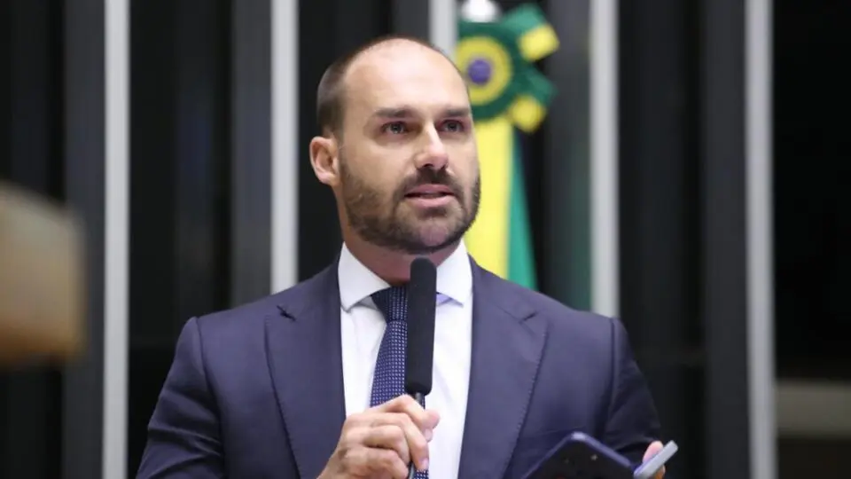 Costa Neto anuncia candidatura de Eduardo Bolsonaro ao Senado em 2026