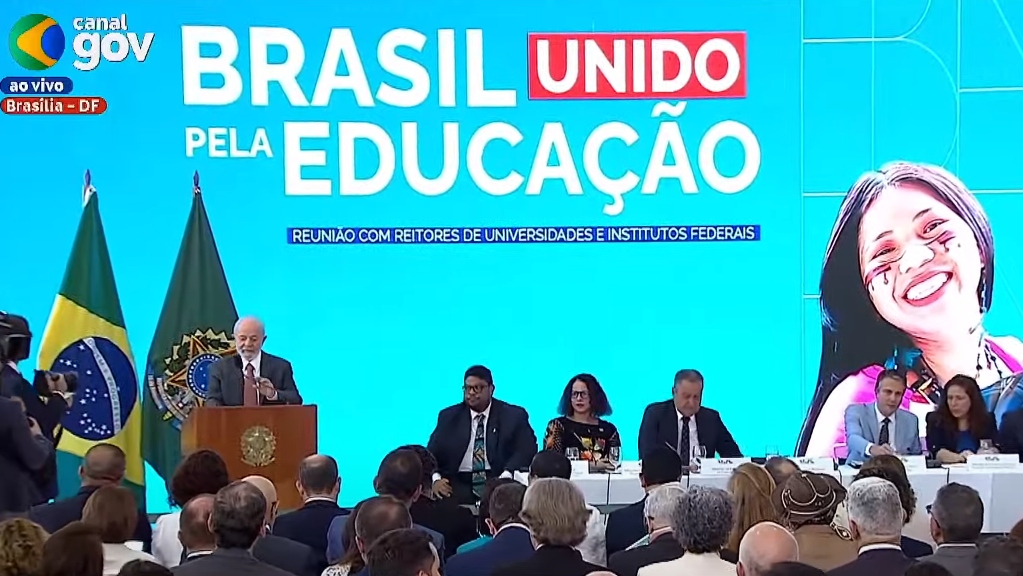 Recursos foram acertados após reunião de Lula com reitores, que desagradou professores e servidores.