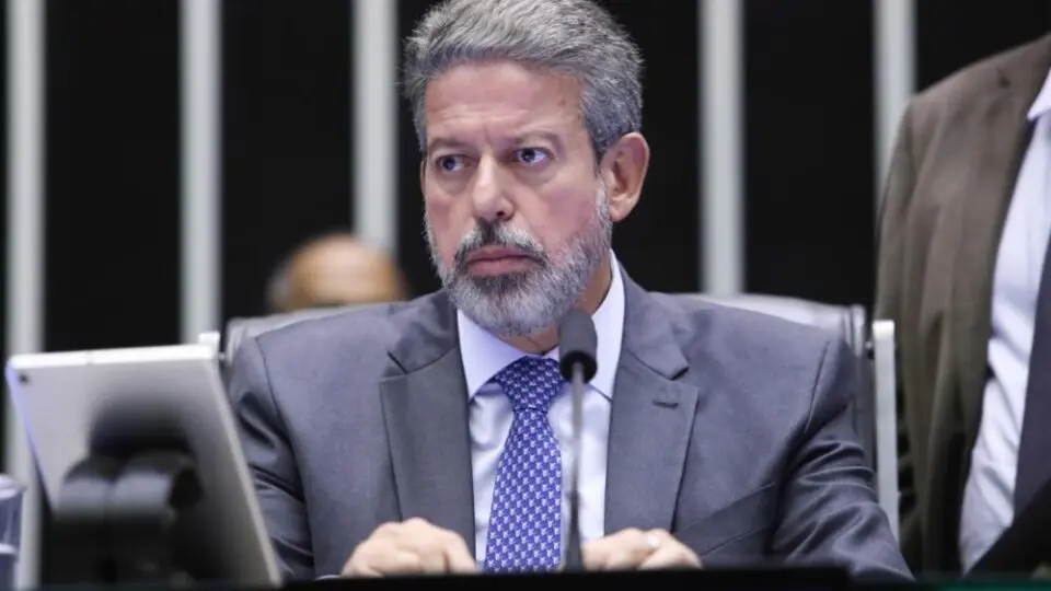 Lira anuncia projeto para punir deputados após confusão no Conselho de Ética