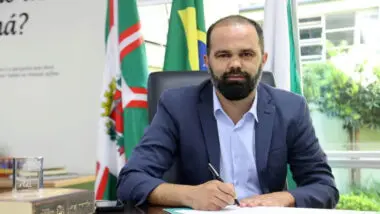 Roni Miranda vai rever sigilo a documentos da Educação no Paraná