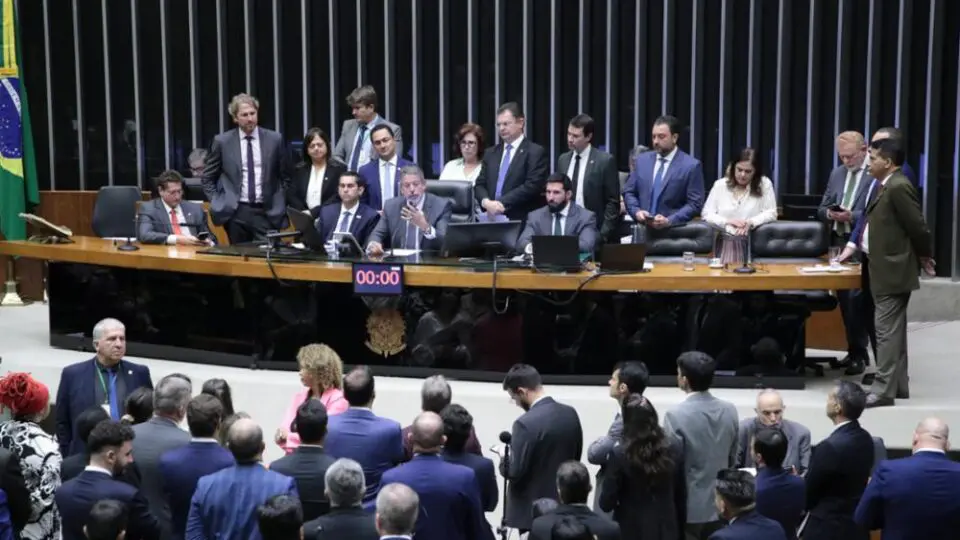 Câmara conclui votação e “taxa das blusinhas” segue para sanção de Lula