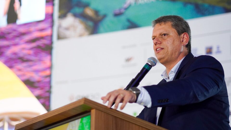 O governador de São Paulo, Tarcísio de Freitas (Republicanos), quer isentar de IPVA carros elétricos e movidos a hidrogênio.