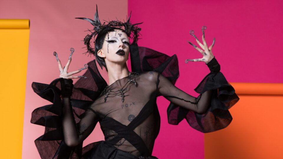 Bambi Thug, a representante (satanista) da Irlanda no Festival Eurovision: símbolo do declínio da Europa.
