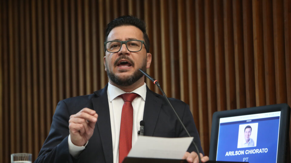Deputado Arilson Chiorato (PT) elencou supostas ilegalidades cometidas pelo governador do Paraná.