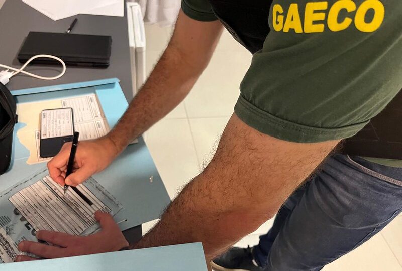 Operação do Gaeco em SC mira suspeita de corrupção em prefeituras.