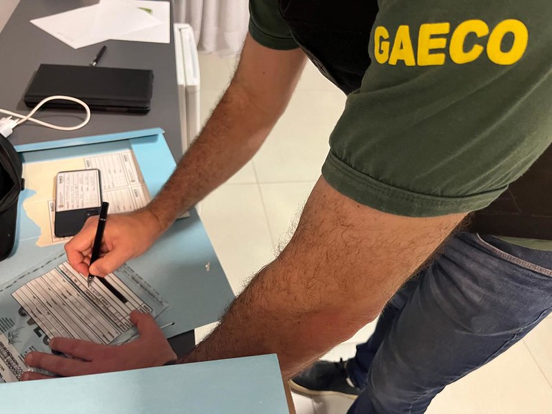 Operação do Gaeco em SC mira suspeita de corrupção em prefeituras.