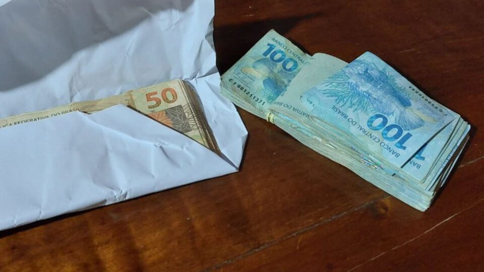 Dinheiro apreendido na operação do Gaeco, em Santa Catarina