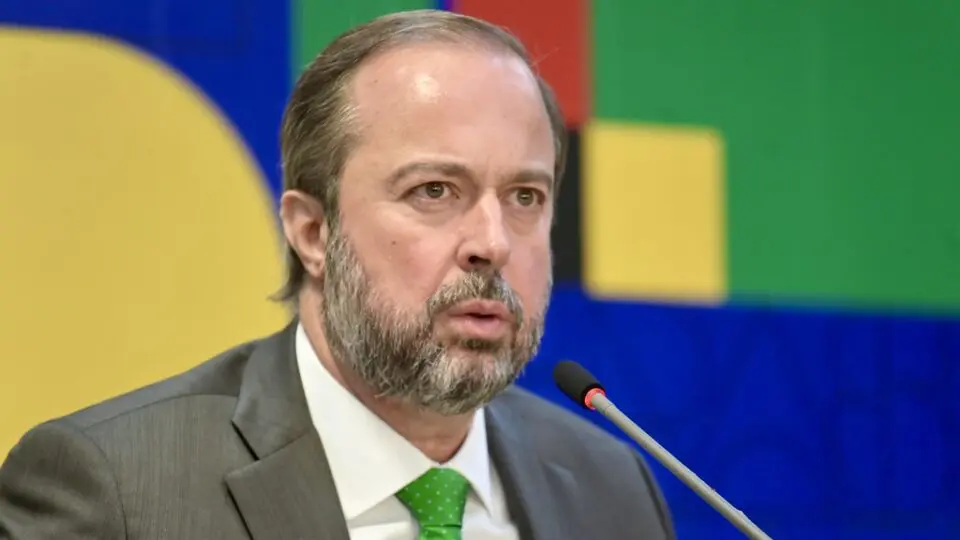 Volta do horário de verão é "possibilidade real", diz Silveira