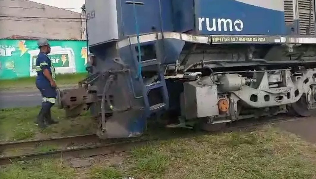 Trem ficou danificado, mas seguiu viagem