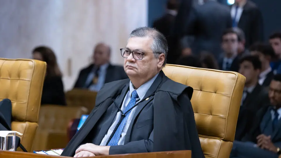 Dino autoriza gastos do governo fora da meta fiscal para combater incêndios
