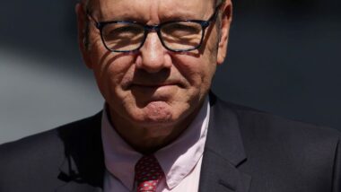 O ator Kevin Spacey durante julgamento em que foi absolvido das acusações de abuso sexual em Londres, em 2023