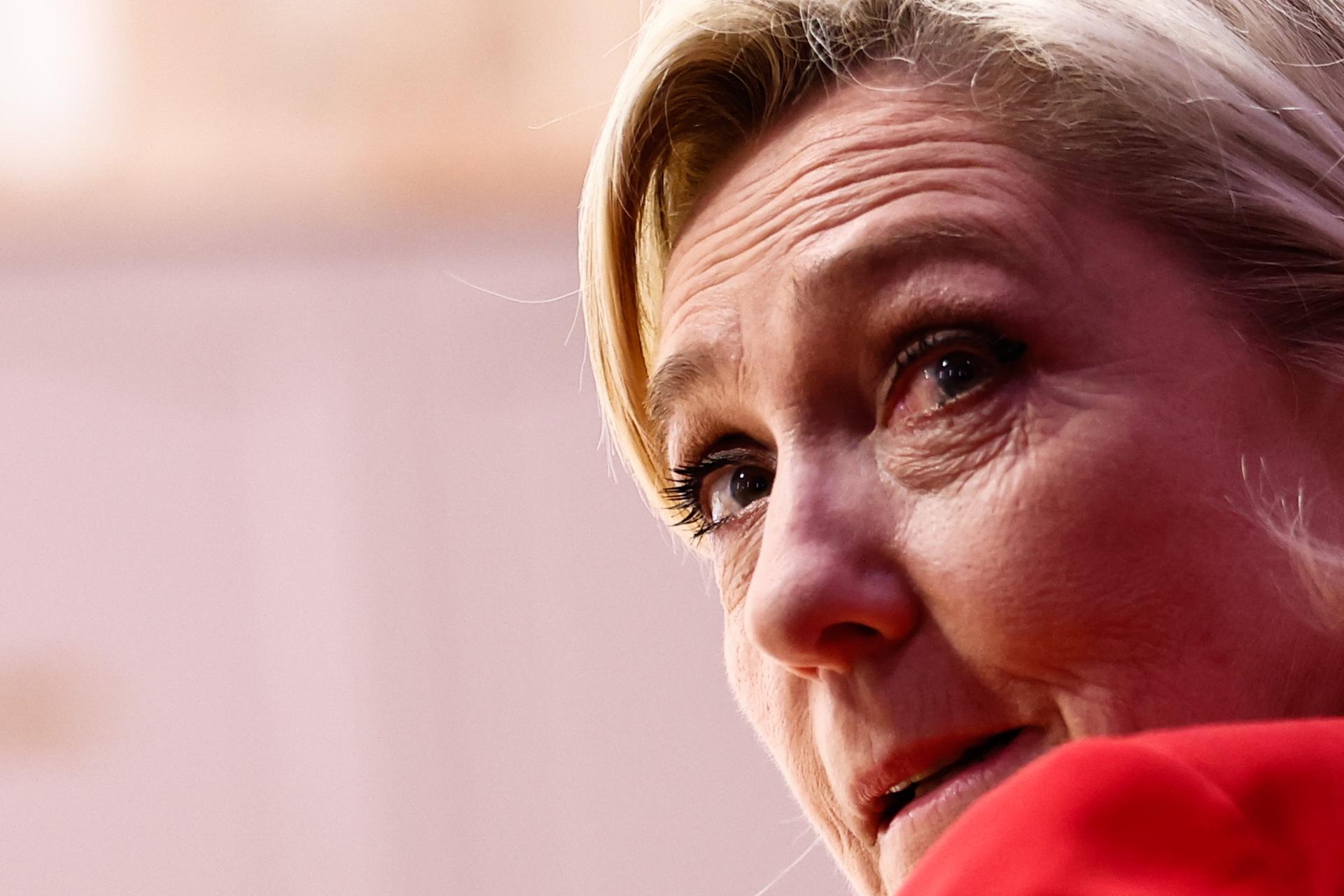 Le Pen acusa extrema-esquerda da França de preparar distúrbios em caso de vitória da direita