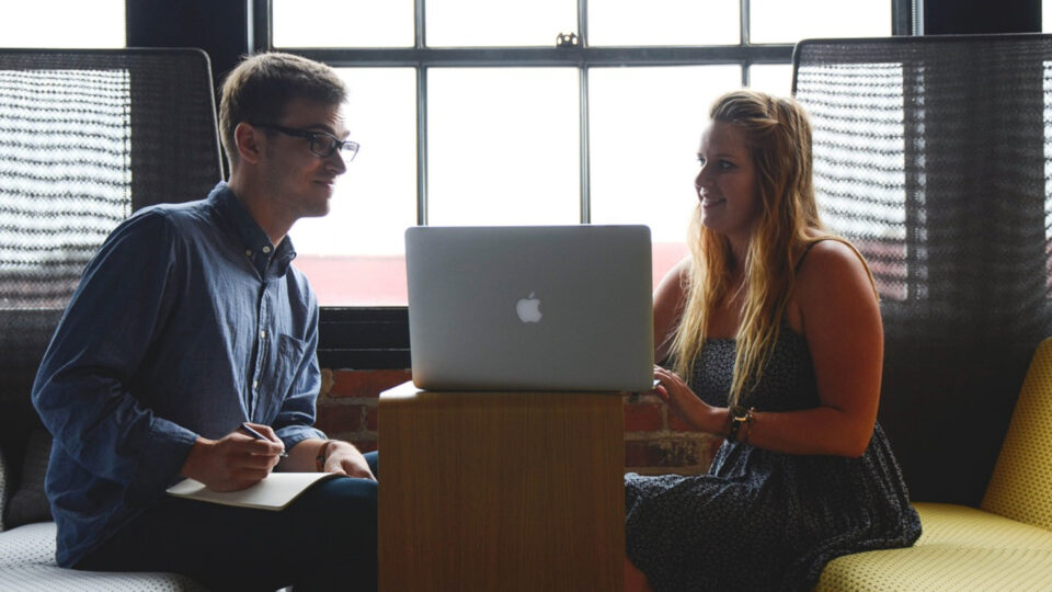 Mulheres e grupos minoritários têm maior participação societária em startups de impacto