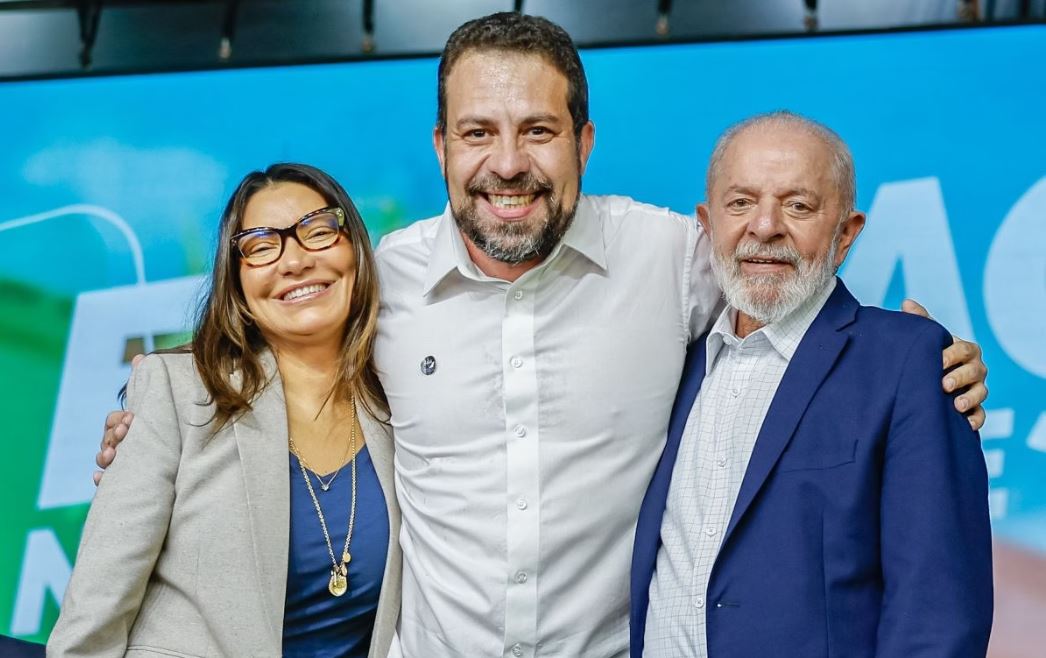 Guilherme Boulos (PSOL), candidato à prefeitura de São Paulo, discursou em evento do Governo Federal ao lado do presidente Lula (PT) e atacou adversários.