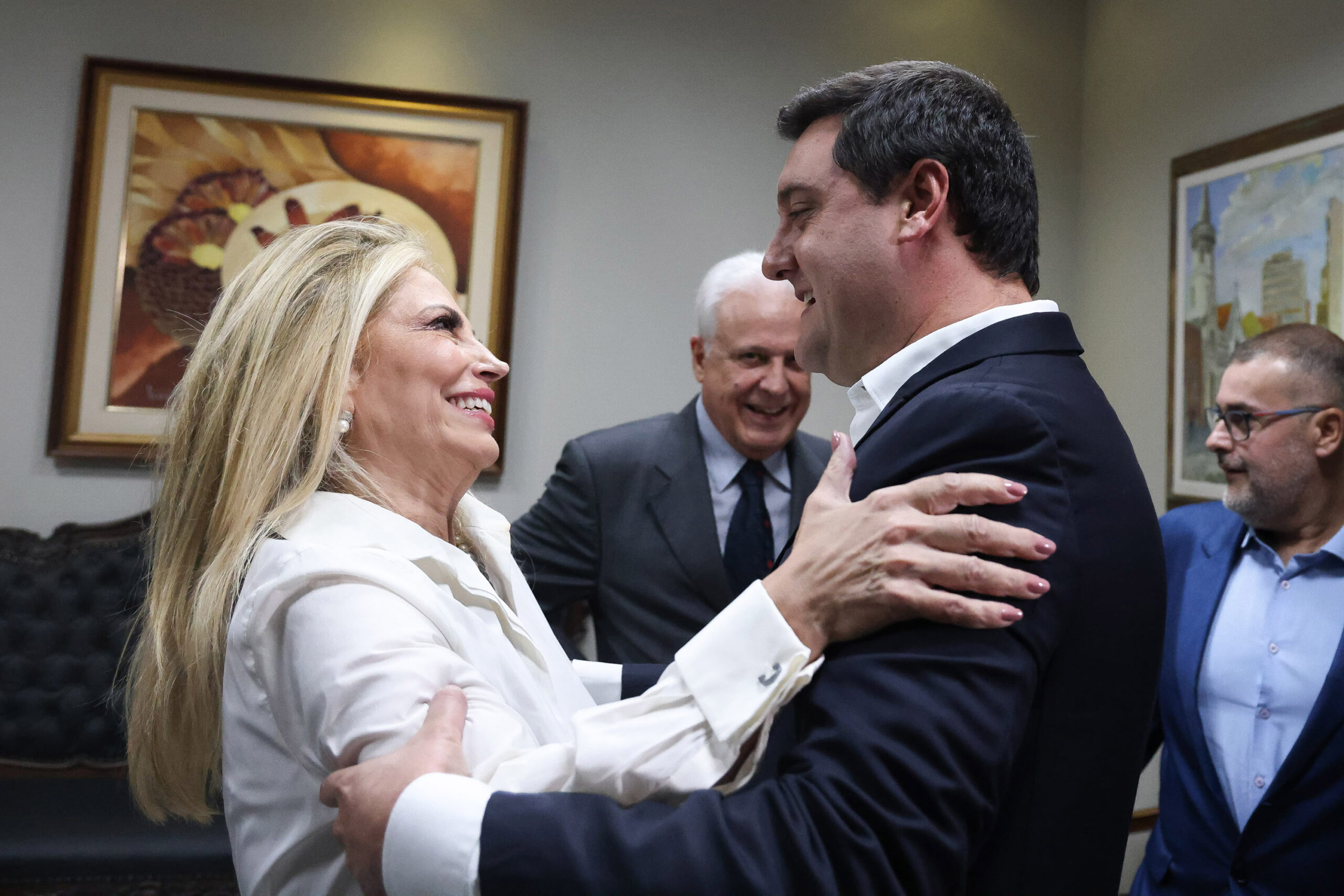 Cida Borghetti ao lado do governador Ratinho Junior. Ela teve o pedido de aposentadoria especial negado pelo governador em 2019.