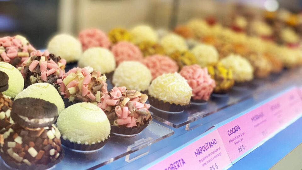 Bigadello vende desde os tradicionais brigadeiros de chocolate a opções variadas e sazonais.