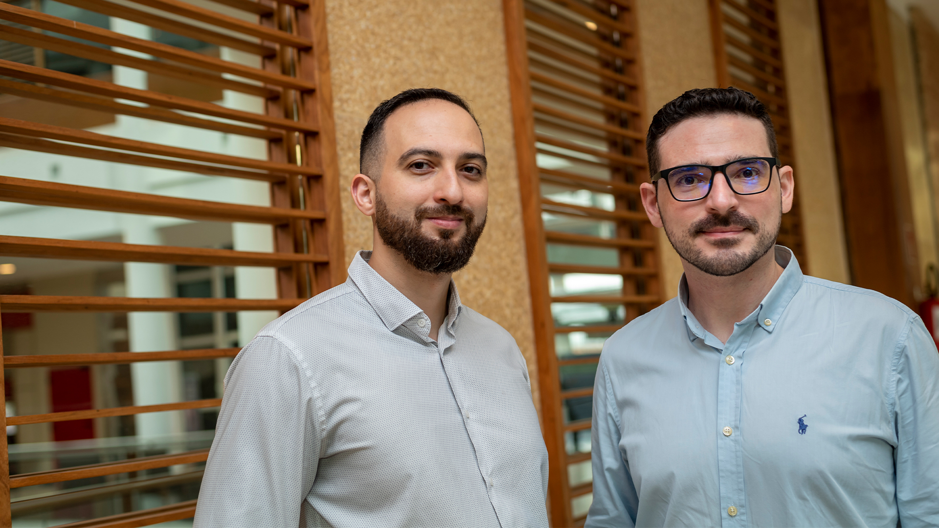 O Business Intelligence envolve o processo de coleta, organização, análise, compartilhamento e monitoramento de informações que suportam gestão de negócios