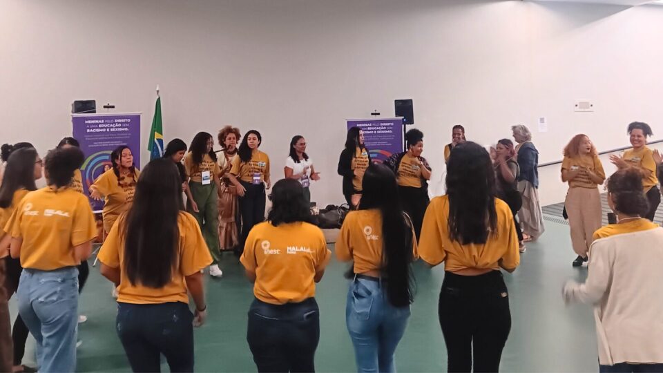 Ativistas fazem "roda de coco" na Câmara dos Deputados