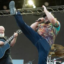 Banda de Jack Black cancela turnê após integrante fazer piada sobre desejar morte de Trump Imagem referente a matéria