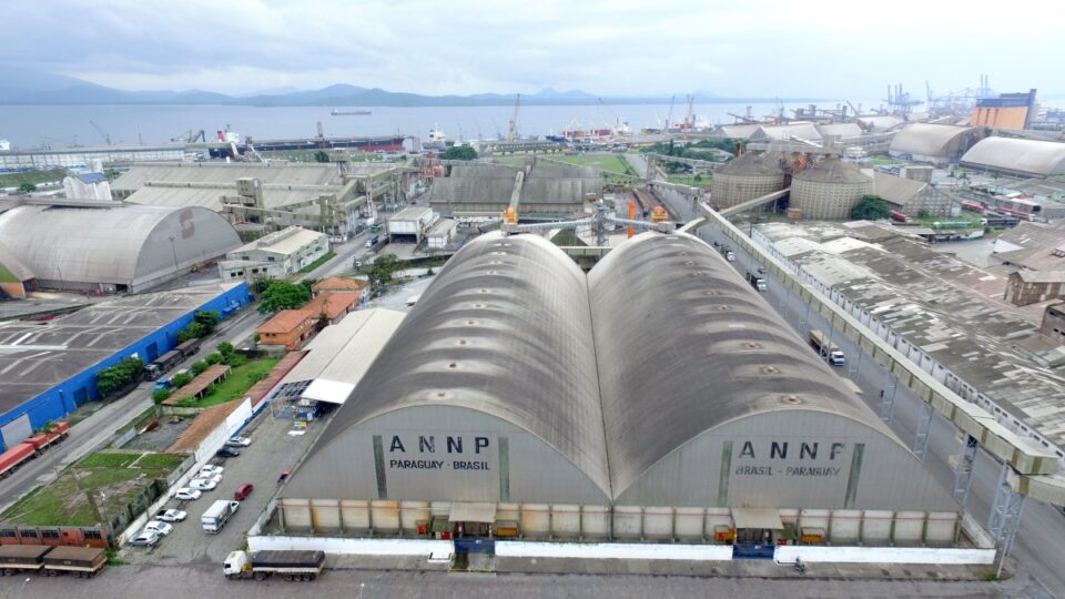 Armazéns do Paraguai no Porto de Paranaguá têm capacidade estátitca de 90 mil toneladas.