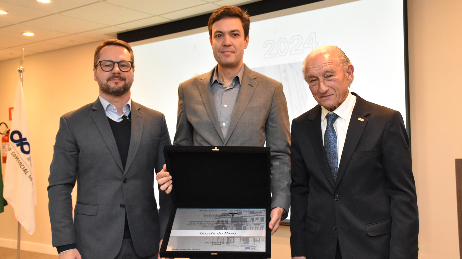 Presidente da Câmara Municipal de Curitiba, Marcelo Fachinello (Podemos); Guilherme Vieira, Diretor de Negócios e Operações da Gazeta do Povo; e o presidente da ACP, Antonio Gilberto Deggerone.