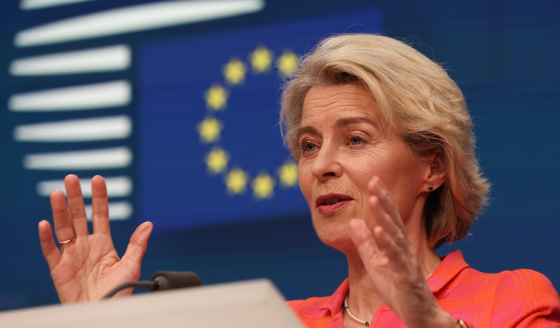 Ursula von der Leyen, presidente da Comissão Europeia, órgão executivo da UE. Decisão de Tribunal Geral sobre falta de transparência na compra de vacinas da Covid pode atrapalhar seus planos de reeleição.
