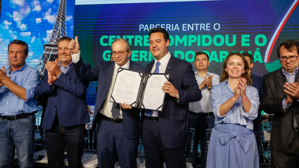 O presidente do Centre Pompidou de Paris, Laurent Le Bon, o governador do Paraná, Carlos Massa Ratinho Junior (PSD).