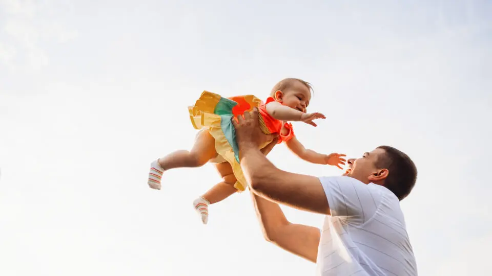 Dia dos Pais: brincadeiras entre pais e filhos estimulam as crianças e geram diversos benefícios