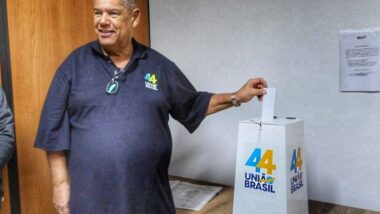 Presidente municipal do União Brasil em São Paulo, Milton Leite, foi o primeiro a votar na convenção do partido neste sábado (20).