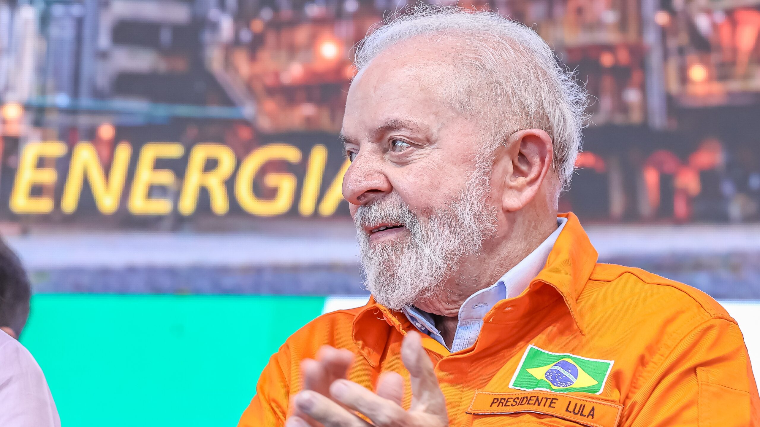 O presidente Lula em cerimônia na qual anunciou investimentos bilionários na refinaria Abreu e Lima, em Pernambuco.