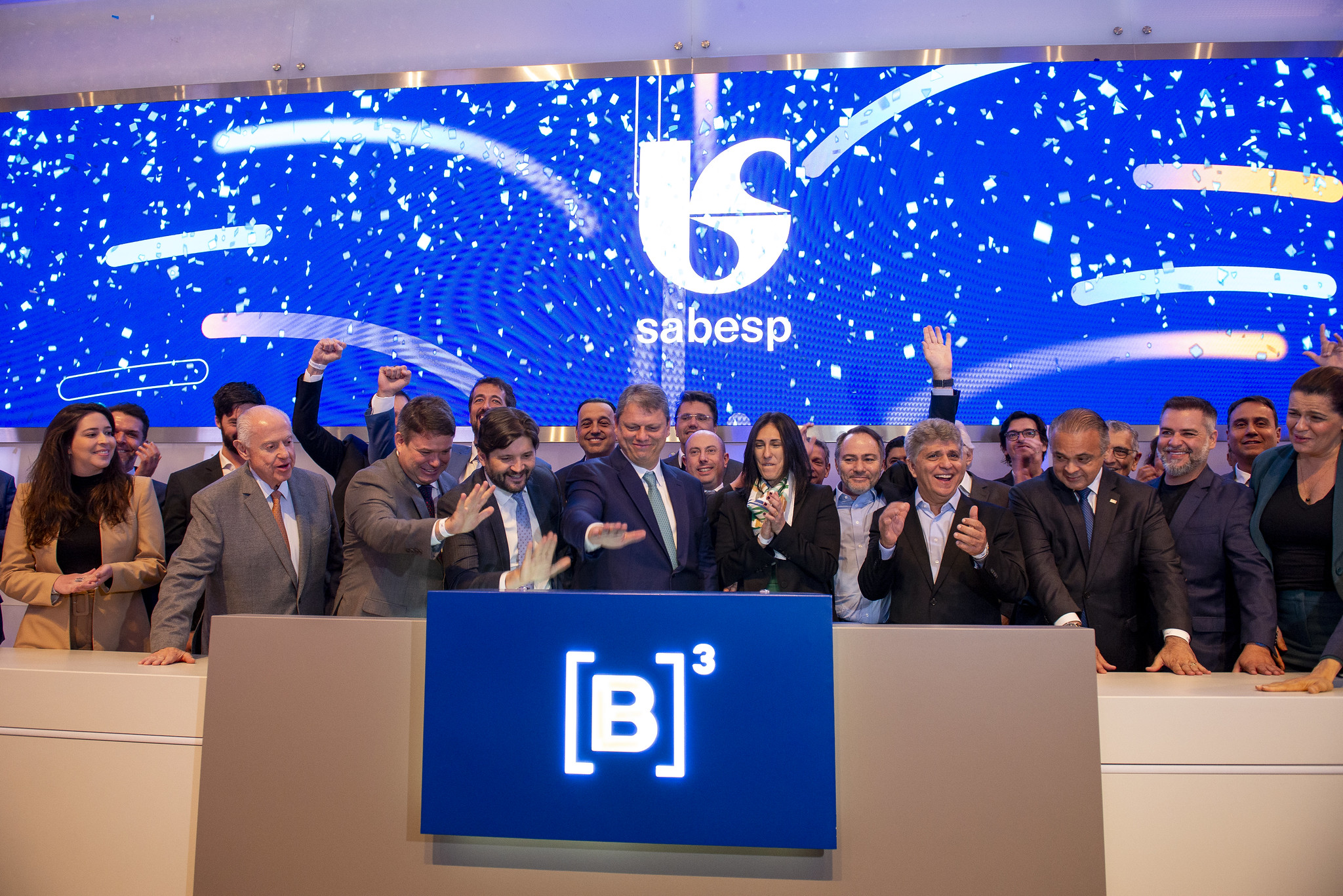 Governador Tarcísio de Freitas (Republicanos) participa da cerimônia simbólica que encerrou a privatização da Sabesp na B3.