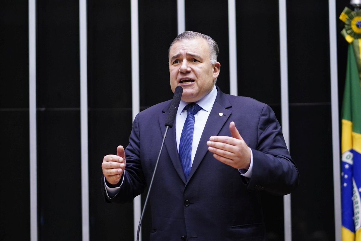 Ney Leprevost aguarda confirmação de Rosangela Moro como vice.