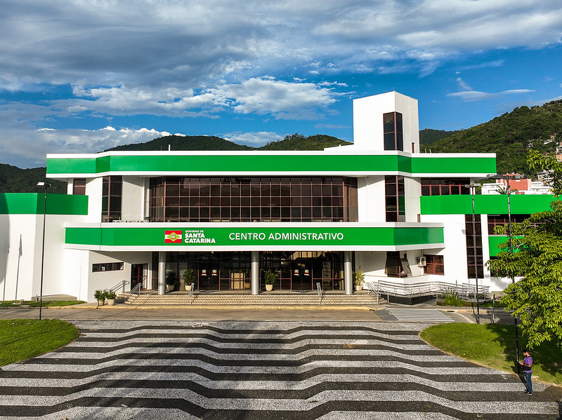 Ex-governadores de Santa Catarina estão entre os que receberam, em junho, pagamento retroativo de reajustes dos vencimentos.