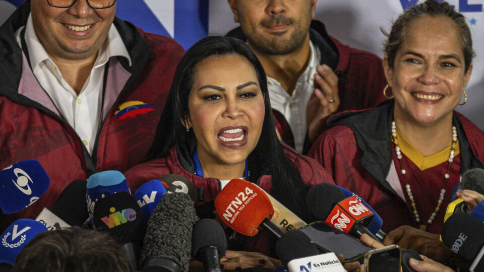 Oposição acusa Justiça eleitoral da Venezuela de não transmitir resultados das urnas