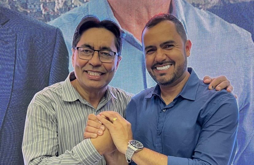 Chicão Bernabé (PT), à esquerda, pré-candidato a vice-prefeito, e Ildo Gusmão (Republicanos), à direita, pré-candidato a prefeito, lançam chapa para a prefeitura de Francisco Morato.